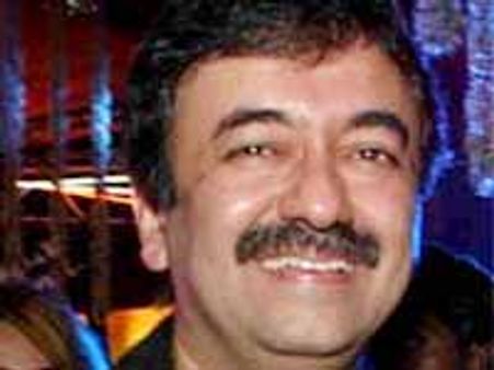 త్రీ ఇడియట్స్ డైరక్టర్ కి పార్సిల్ షాక్