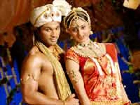 అల్లు అర్జున్ సెంటిమెంట్ భాను పై పడుతుందా!? లక్కీ బ్యూటీ అవుతుందా!?