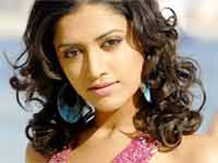 ‘ఆది భగవాన్’ తో అదృష్టం వరించిన మమతా మోహన్ దాస్!