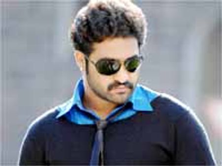 జూ ఎన్టీఆర్-దిల్ రాజుల గొడవకి కారణం ప్రకాష్ రాజా...!???