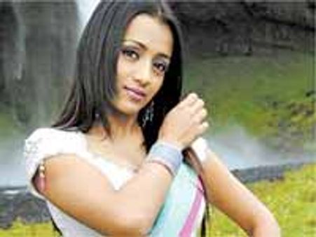 రబ్బర్ ని చాక్లెట్ అనుకుని మింగా... త్రిష