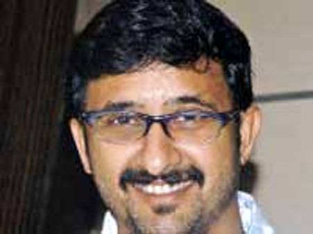 దర్శకుడు తేజకు రెమ్యునేషన్ కట్ ట్విస్ట్