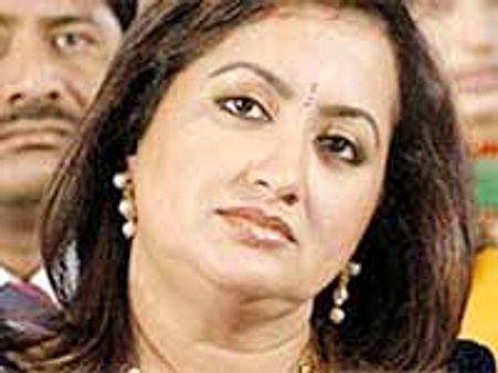 సీనియర్ నటి సుమలత...రీ ఎంట్రి