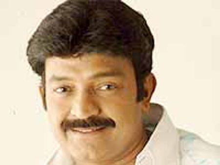 'ఆప్తుడు' చిత్రం ఫెయిల్యూర్ అయ్యే వ్యభిచార కేంద్రం