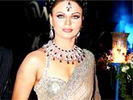 మళ్ళీ పాత ప్రియుడుతోనే సెక్స్ బాంబ్