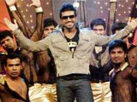 మొన్న జూ ఎన్టీఆర్-నిన్న అల్లు అర్జున్-నేడు రామ్ చరణ్ తేజ్!