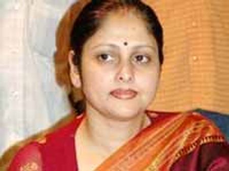 జయసుధ భర్తను గాయపరిచిన యువకులు!