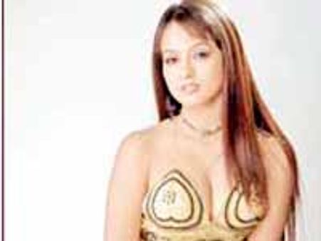 ప్రతి మహిళను బలాత్కరించి, హత్య చేసే కథతో...