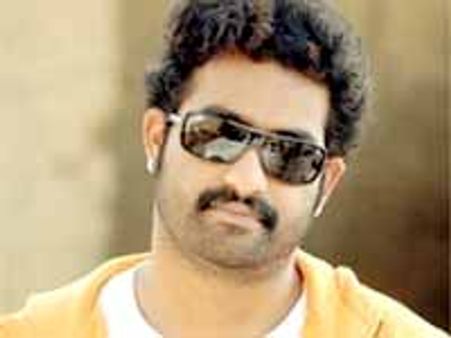 జూ ఎన్టీఆర్ బ్యాచిలర్ లైఫ్ కి గిప్ట్ బంగారు కిరీటం!