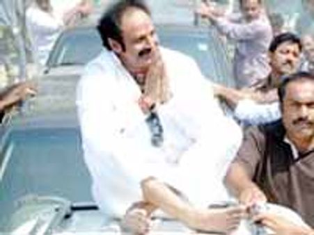 బాలకృష్ణకు అఖండ స్వాగతం..అభిమానుల అభినందనల ప్రభంజనం..!