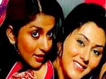 'సింహా’ టర్నింగ్ తో నమితకు తెలుగు, తమిళ, కన్నడంలో అవాకాశాల వెల్లువ!