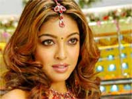 అందాల ప్రదర్శనే మా హీరోయిన్స్ కి అవసరం