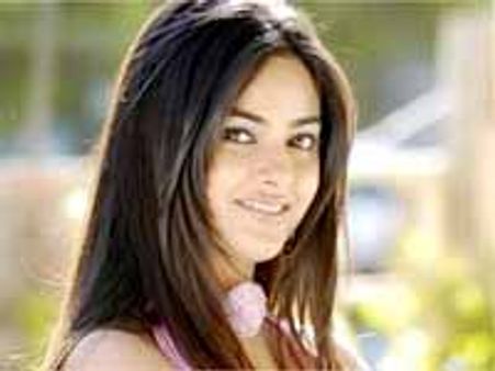 పవన్ హీరోయిన్ కి సైడ్ బిజినెస్సే బావుంది