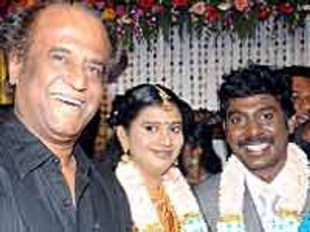 అభిమానిని ఆనందపరచిన రజనీకాంత్!