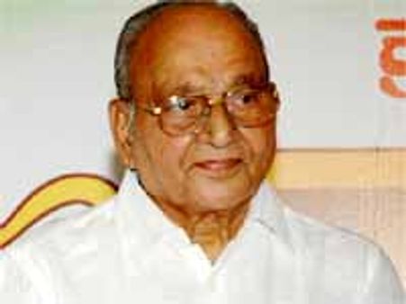 డైరక్టర్ విశ్వనాథ్ ను ఏకె47తో చుట్టుముట్టారా..?