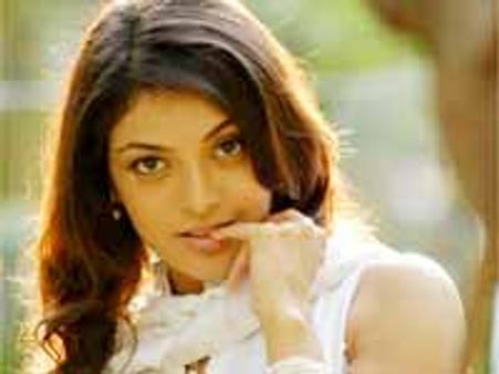 పదహారేళ్ళ వయస్సులో కాజల్ మిడ్ నైట్ వ్యవహారం