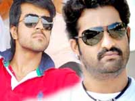 జూ ఎన్టీఆర్, రామ్ చరణ్ లతో డబుల్ గేమ్ ఆడుతున్న అగ్ర దర్శకుడు!