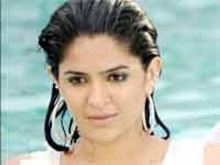 'వేదం' లో అల్లు అర్జున్ లవ్ ట్రాక్ (స్పెషల్)