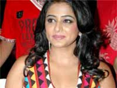 ఆ విషయంలో మగాళ్ళ కన్నా కుక్కలు నయం...ప్రియమణి