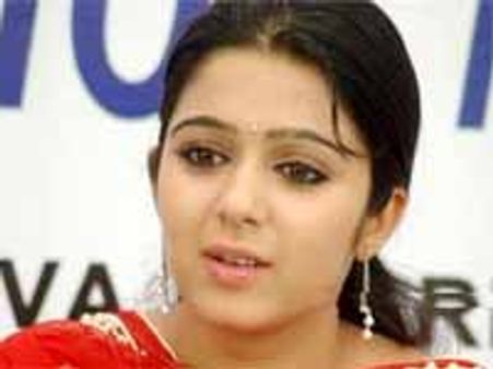 దేవి ఆమెతో తిరుగుతున్నాడని చార్మి ఏడుపు?