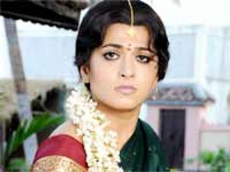 అనుష్క యోగాసనాలు తొలిసారిగా తెరమీద