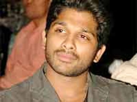 ‘మగధీర’ ను టార్గెట్ గా పెట్టుకొని అష్టకష్టాలు పడుతున్న నెం.1 హీరోలు..