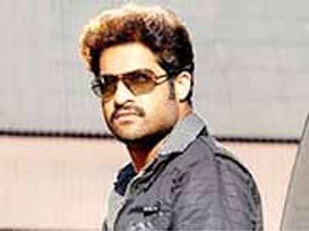 ఎన్టీఆర్ రంగంలోకి దిగితేకానీ శ్రీహరి ఓకే అనలేదు