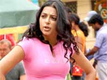 నా రక్తం మరిగిపోతోంది...భూమిక