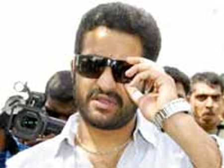 'నందమూరి’అనే ఆ అండదండలు లేకపోతే జూ ఎన్టీఆర్ ఎన్ని సక్సెస్ లు సాధించినా ‘విలువ’...!?