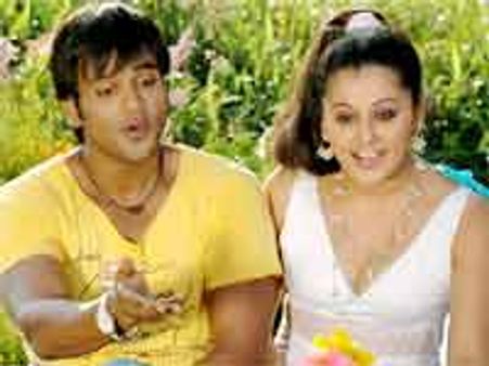 లవంగంతో ముద్దు ముచ్చట తీర్చుకొన్న హీరో హీరోయిన్...!?