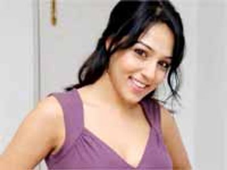 డైరక్షన్ చేద్దామనుకుంటే 'వేదం' లో ఆఫర్ వచ్చింది