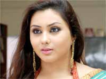 హాట్ నమిత రొమాంటిక్ ట్విస్ట్ కి భారీ స్పందన