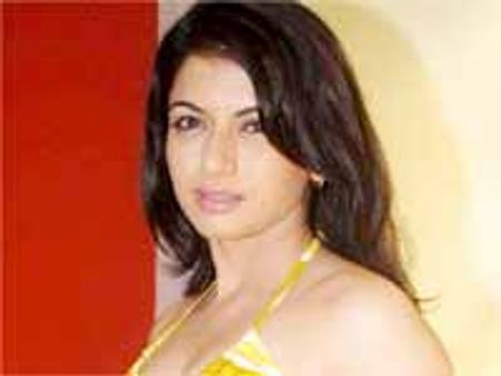 నక్సలైట్ భార్యగా మారిన 'ప్రేమ పావురాలు' భాగ్యశ్రీ