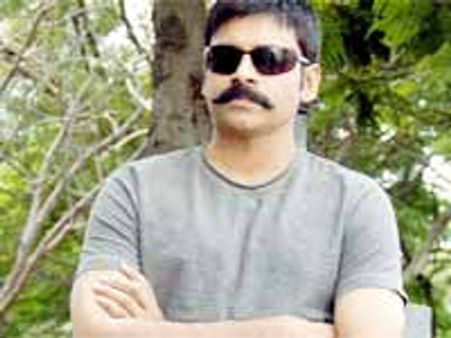 పవన్ 'పులి' ఆడియో రిలీజ్ పోస్టర్ తో ప్రభంజంనం...