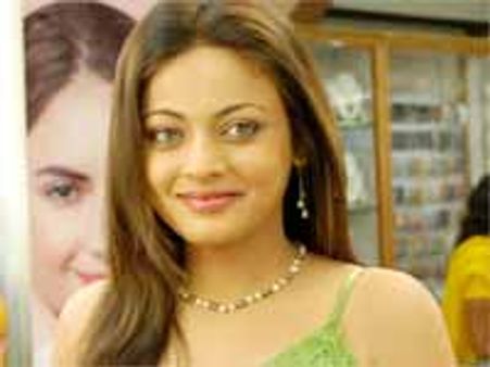 బాలయ్యతో రొమాన్స్ ఫలించలేదని హీరోయిన్ భాధ