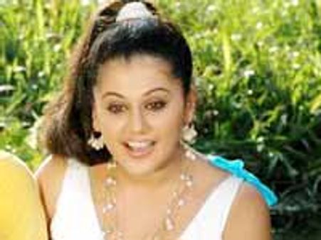 తాప్సీని వేశ్యగా చూడాలని మంచు లక్ష్మి ప్రసన్న పట్టుదల