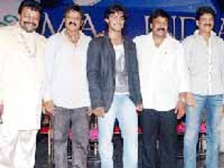 వారుసుల రాజ్యం ఏలుతున్న సినీ పరిశ్రమలోనికి మరో వారుసుడు..