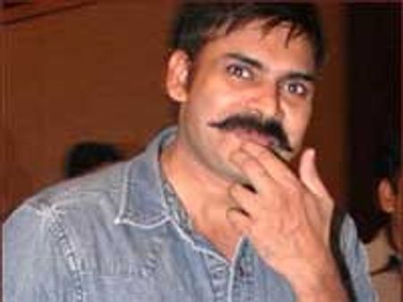 పవన్ ‘పులి’ సాంగ్స్ ను ఖుషీగా ఎంజాయ్ చేస్తున్న ఫాన్స్