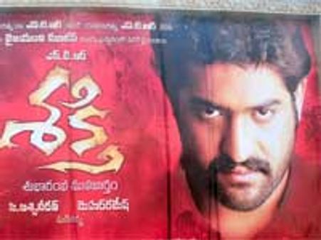 భారీ వ్యయంతో జూ ఎన్టీఆర్ 'శక్తి' షూటింగ్ లడక్ లో