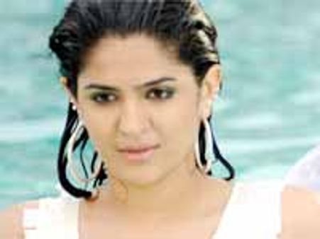 ఒకరిని అనుసరించేది ఫ్యాషన్ కాదు..నేను చాలా రొమాంటిక్...