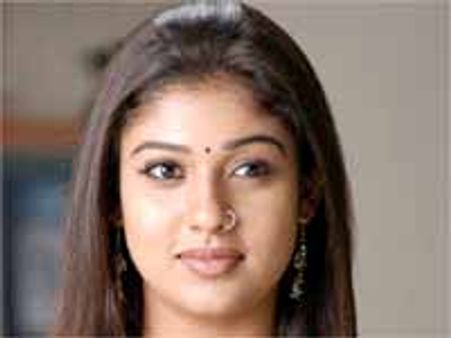 హాట్ హాట్ హన్సిక పై నయన్ గరం గరం...