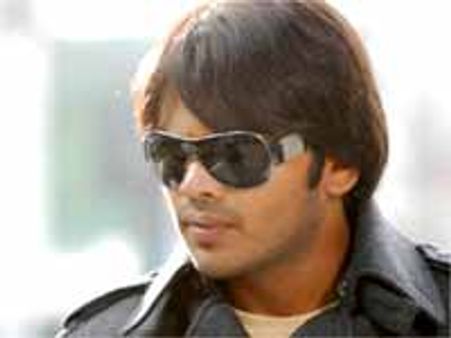 ఎగిరి గంతేశాడు చేయి విరగొట్టుకొన్నాడు..