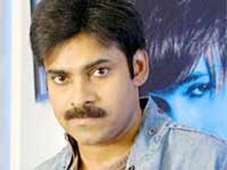 పవన్ - రామ్ చరణ్ లతో పోటీకి దిగిన వాళ్ళిద్దరూ...