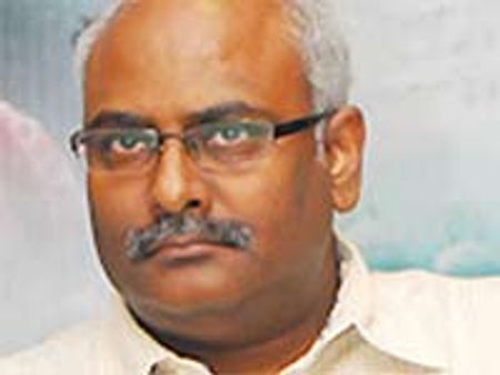 కీరవాణి మొదటి ప్రిఫరెన్స్ మహేష్ కా...!? - పవన్ కా...!?