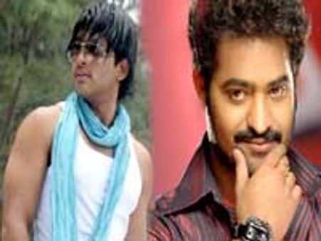 జూ ఎన్టీఆర్ తో అల్లు అర్జున్ అక్కడ ఏం చేయబోతున్నారు...!?