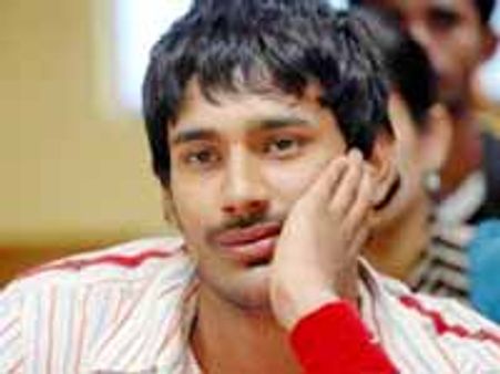 అల్లరి నరేష్ అర్దం కావటం లేదంటున్న యంగ్ హీరో