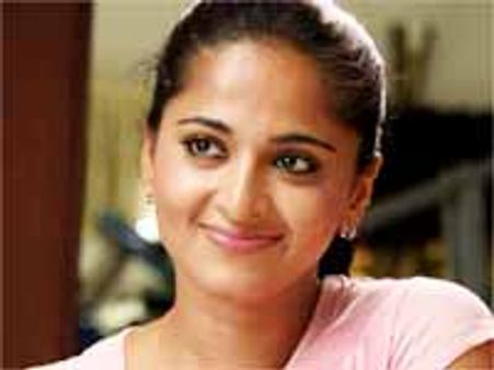 అనుష్కని ఈజీగా పడేయ్యాలంటే అదే టెక్నిక్...