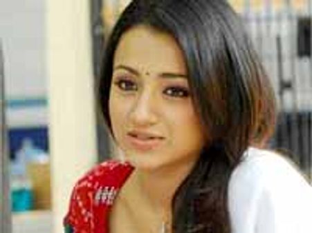 తెలుగుని తక్కువ చేసి మాట్లాడటం అవసరమా? త్రిష!!