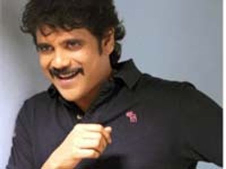 నాగార్జున,దిల్ రాజు చిత్రం రిలీజ్ డేట్, ఓకే చేసిన టైటిల్