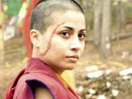 రామ్ గోపాల్ వర్మ మాజీ లవర్ గుండు కొట్టించుకుని...